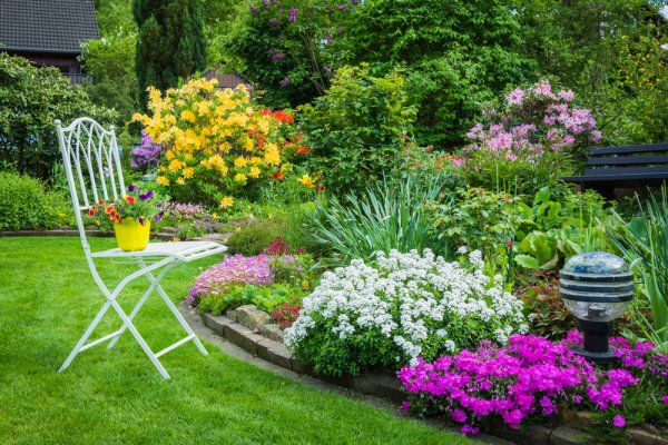 7 Rekomendasi Hiasan untuk Taman Rumah agar Tampak Cantik